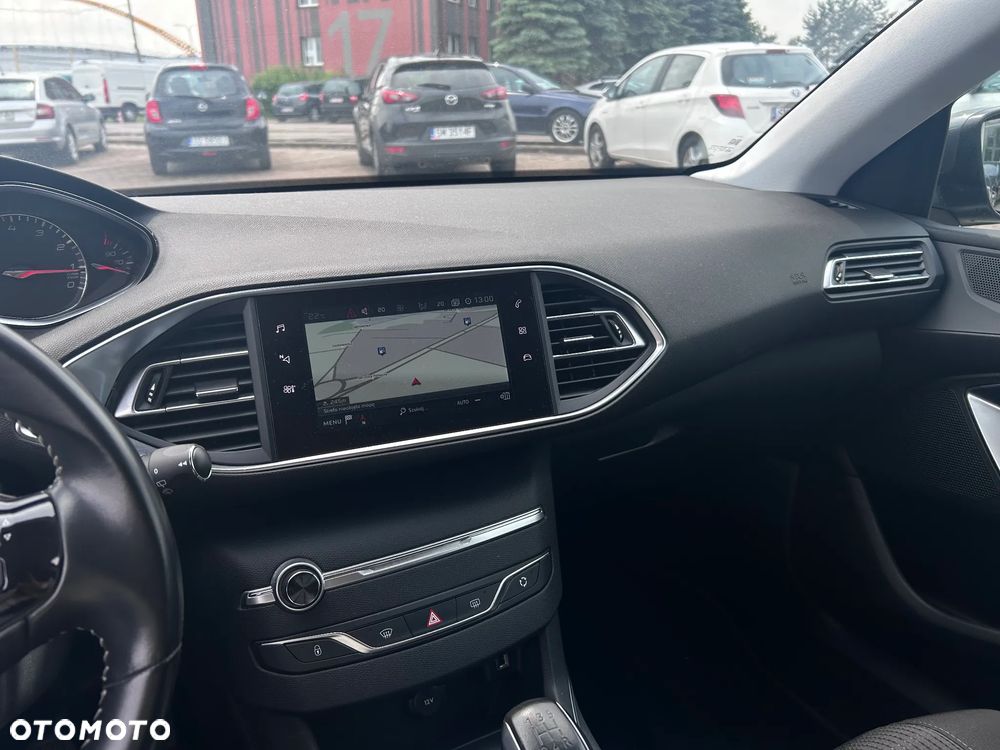 Peugeot 308 1.2 PureTech GPF Allure S&S - 15