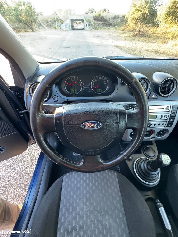 Ford Fiesta 1.25 Ghia - 23