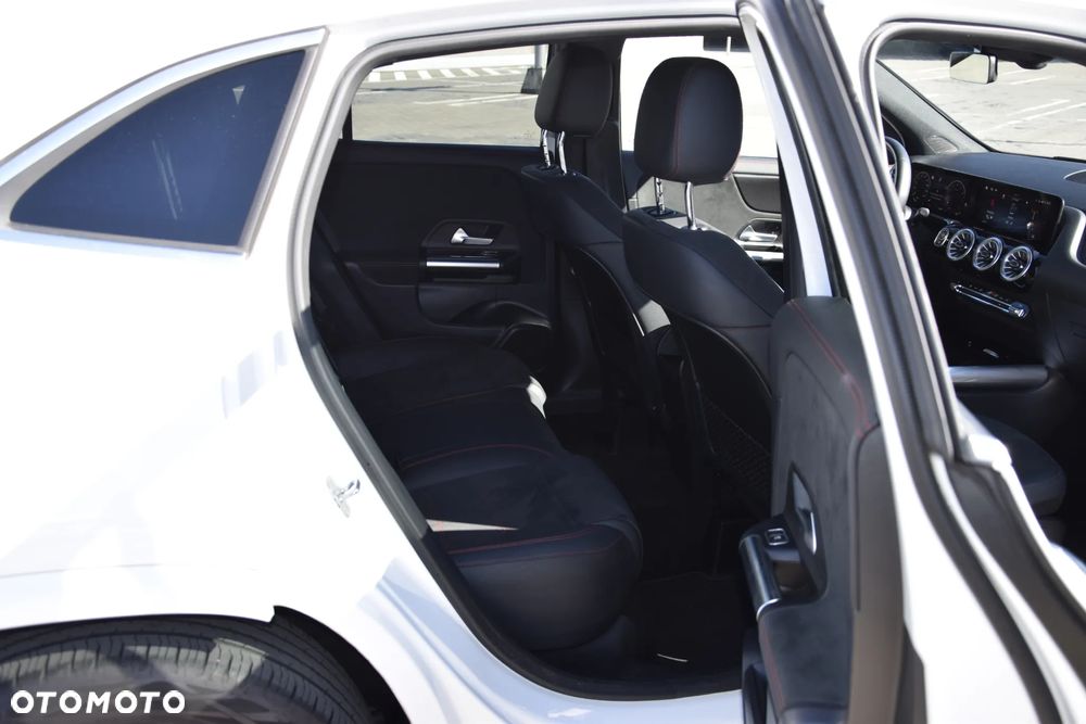 Mercedes-Benz GLA 200 AMG Line - 8