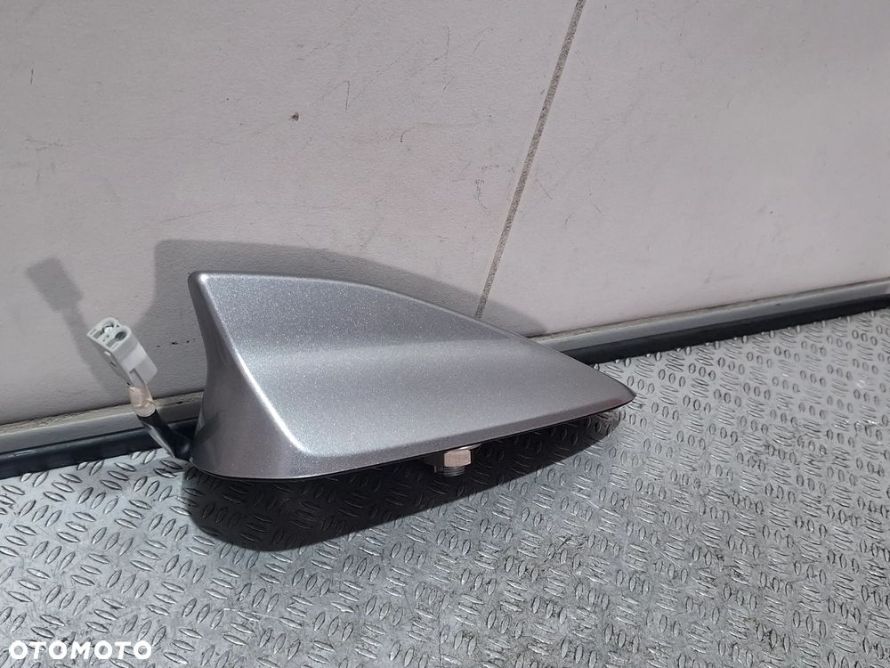 Antena dachowa rekin Mazda III 2015 rok hatchback nr GML866930 - 3