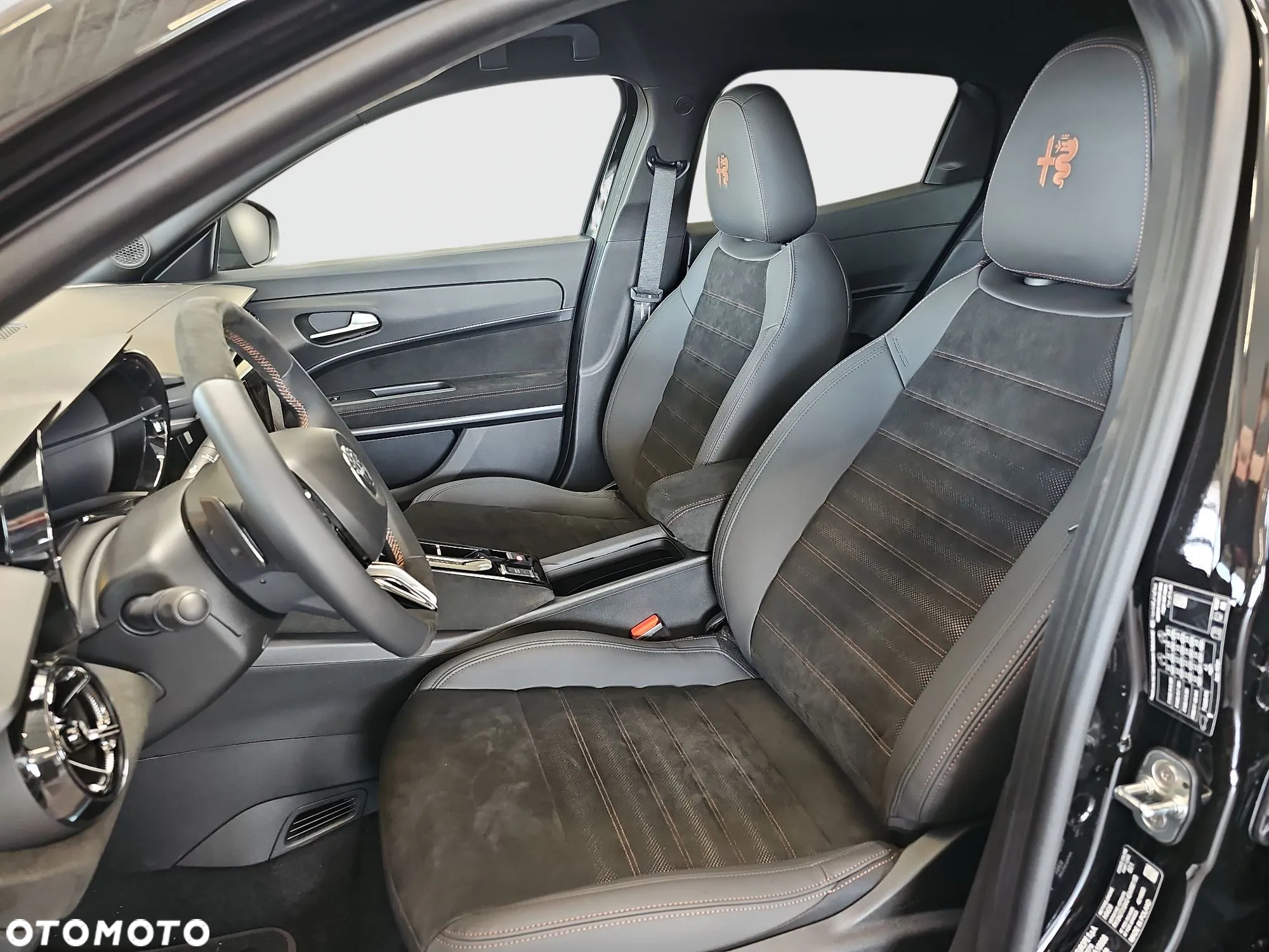 Alfa Romeo Junior 1.2 mHEV Ibrida Intensa eDCT - 11