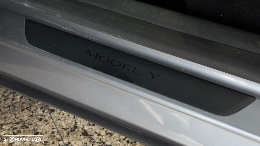 Tesla Model Y Performance Dual Motor AWD - 24