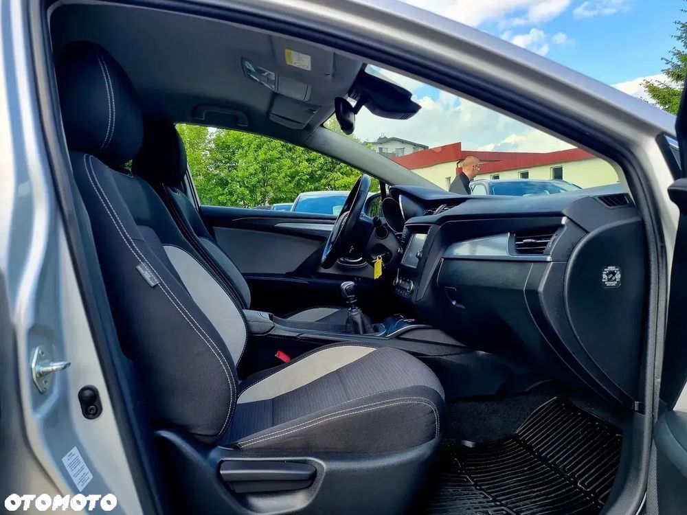 Toyota Avensis 1.8 Prestige - 12