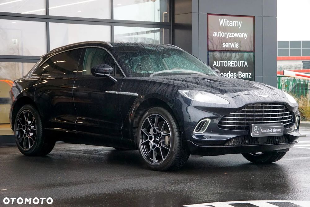 Aston Martin DBX - 9