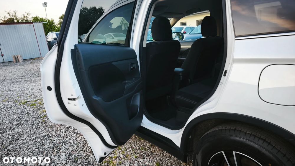Mitsubishi Outlander - 25