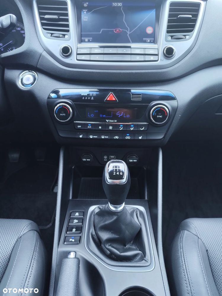 Hyundai Tucson 1.7 CRDI BlueDrive Style 2WD - 23