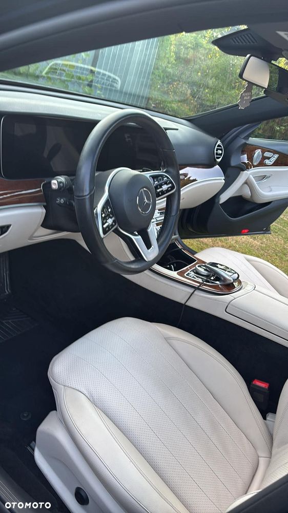 Mercedes-Benz Klasa E 300 9G-TRONIC AMG Line - 9