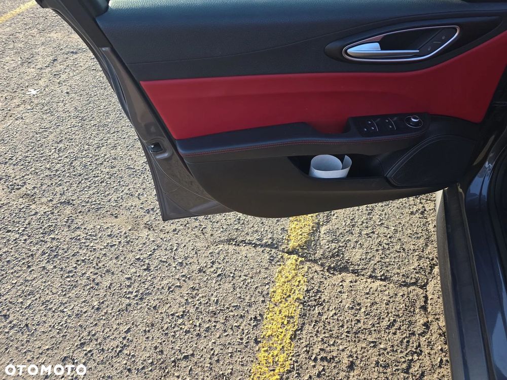 Alfa Romeo Giulia 2.0 Turbo 16V AT8-Q4 Ti - 13