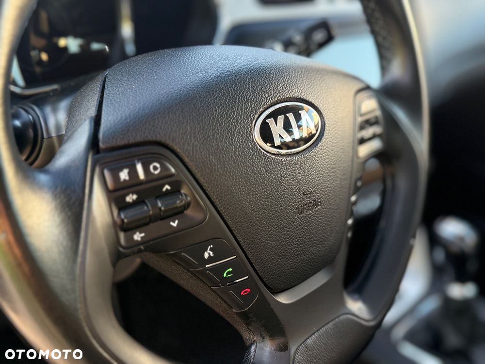 Kia Ceed - 11