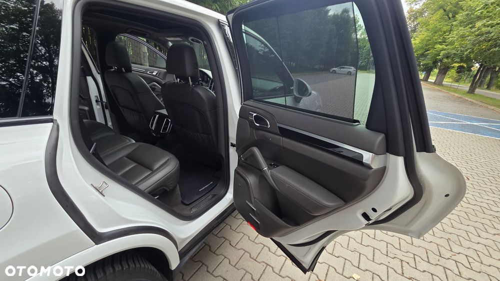Porsche Cayenne Platinum Edition - 18