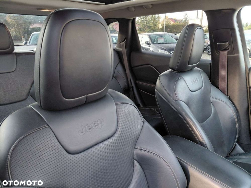Jeep Cherokee - 18