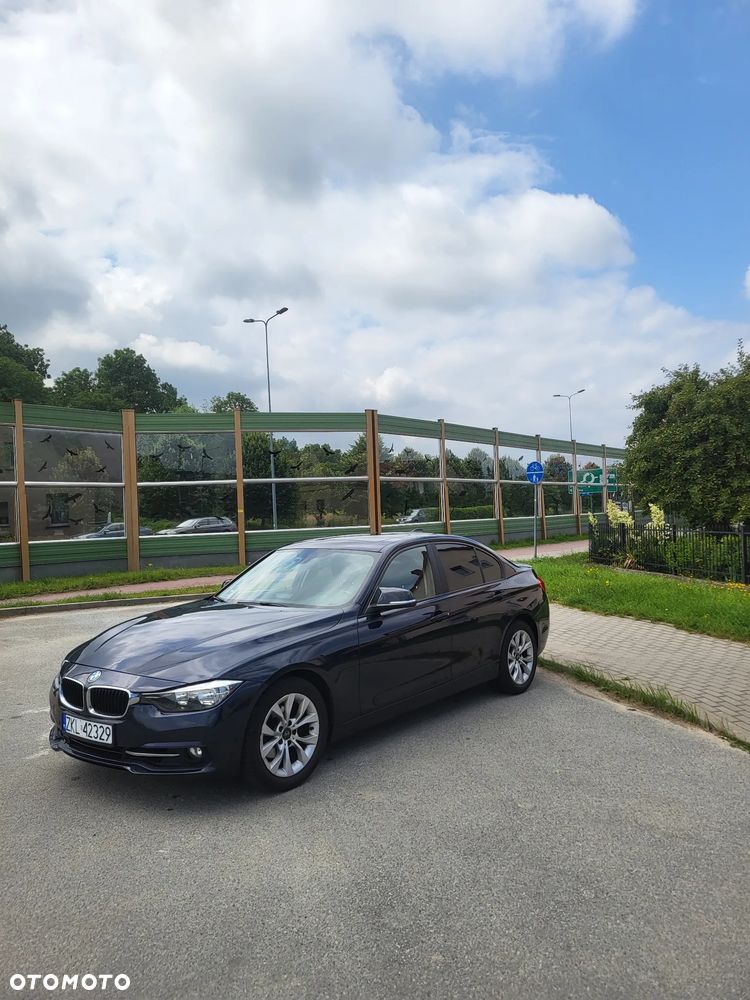 BMW Seria 3 320i - 5