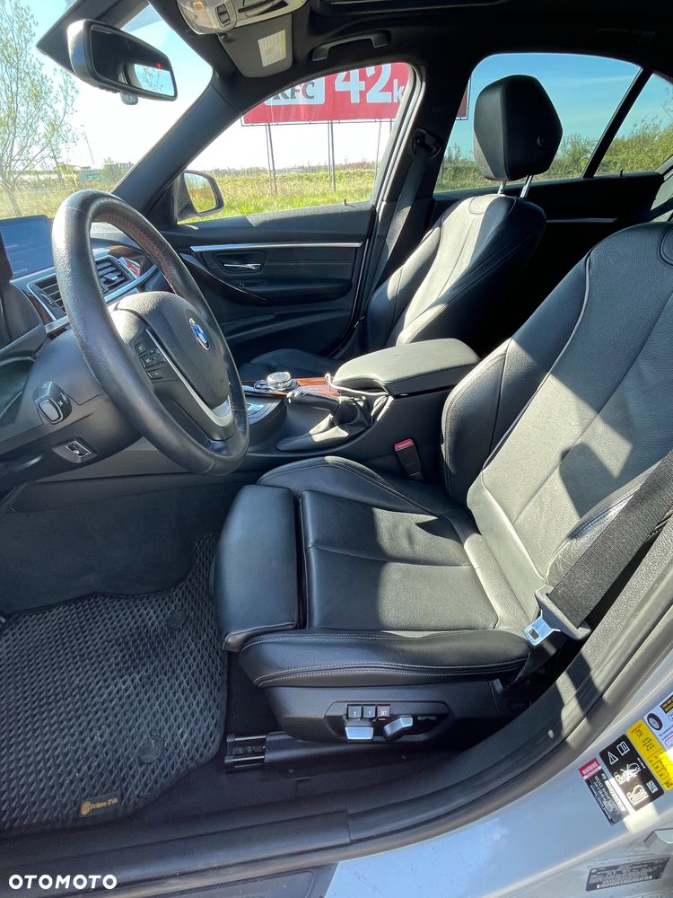 BMW Seria 3 330i xDrive Sport Line - 9