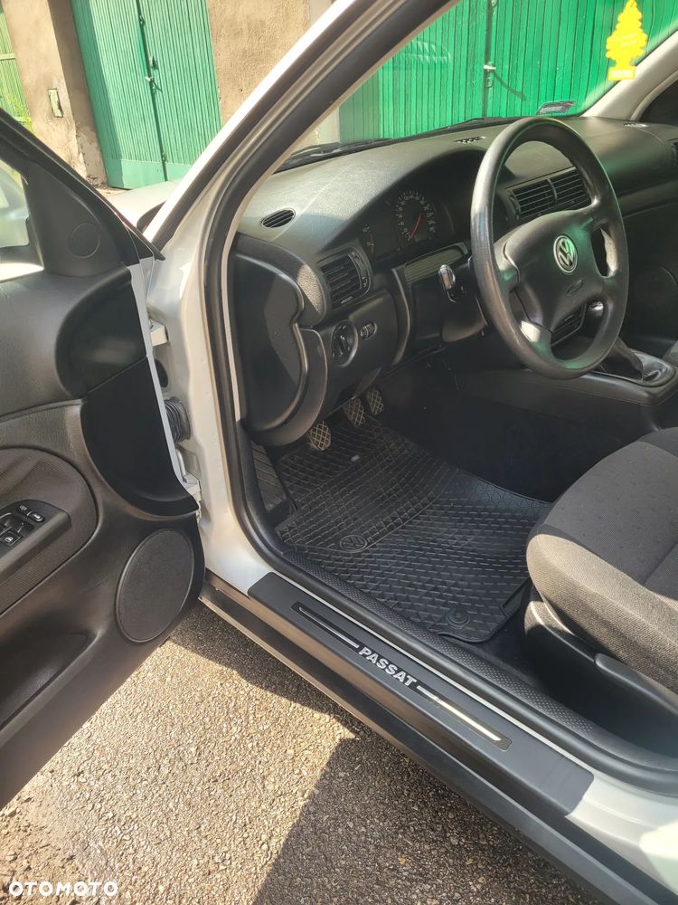 Volkswagen Passat 1.8 Comfortline - 15