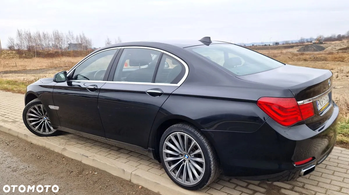 BMW Seria 7 750i - 2
