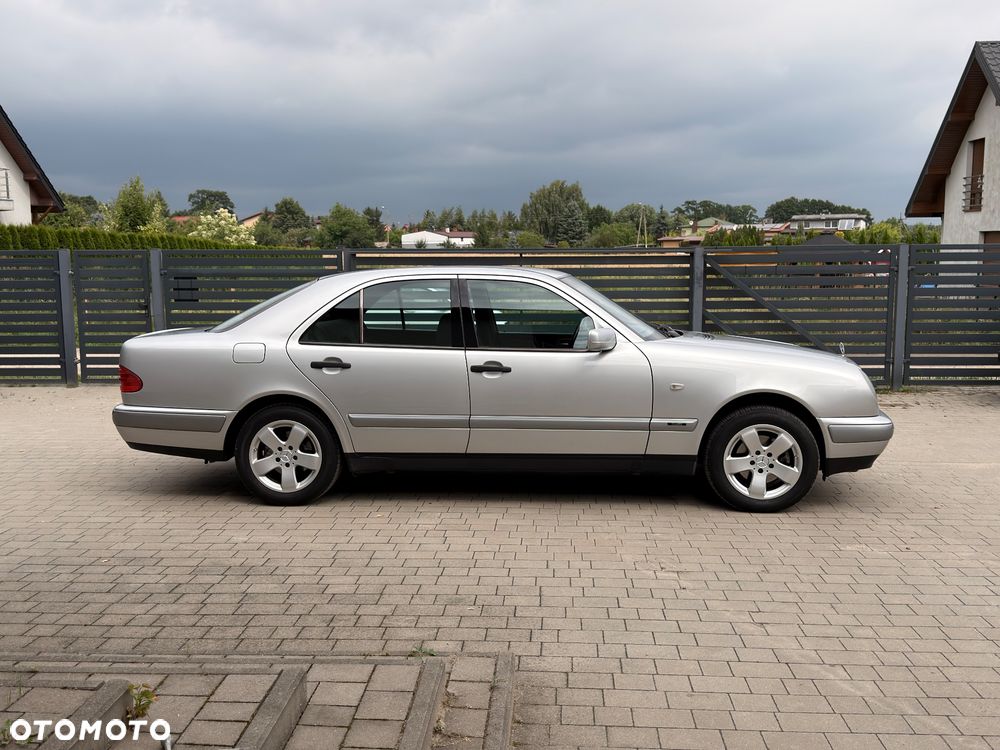 Mercedes-Benz Klasa E - 7