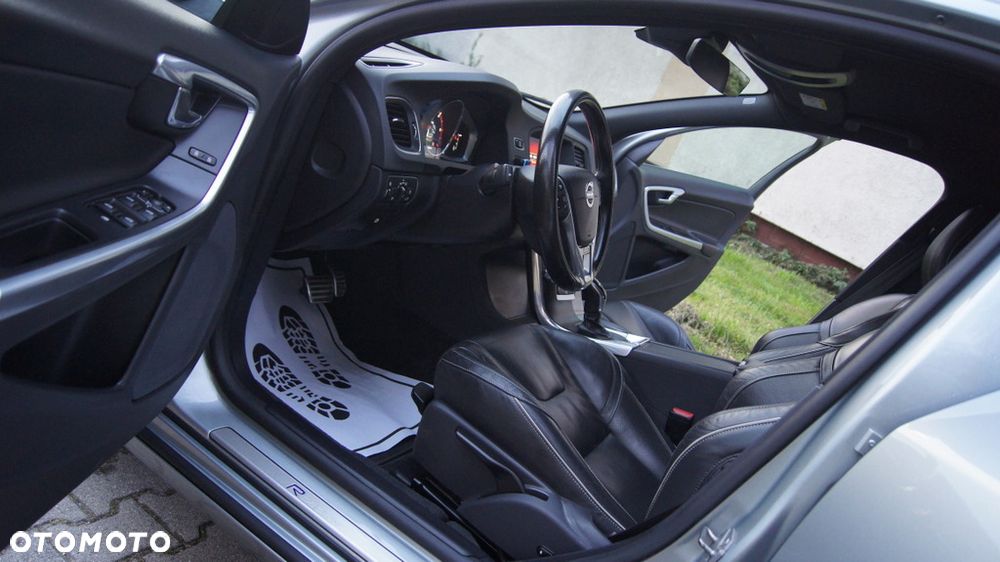 Volvo V60 D3 R-Design - 22