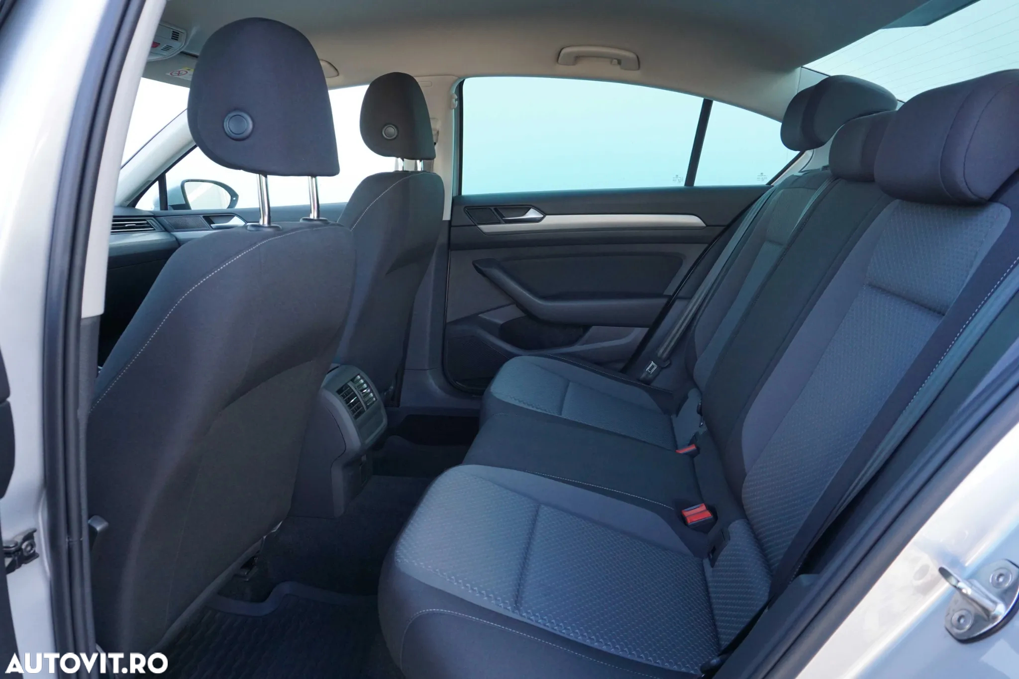 Volkswagen Passat 2.0 TDI DSG Advance - 28