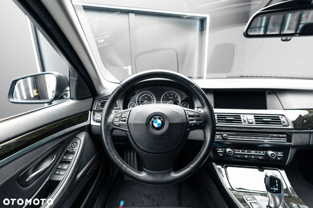 BMW Seria 5 530i - 22