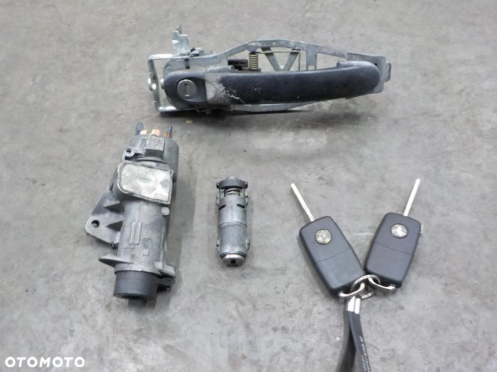 VW T5 KLAMKI ZAMKI WKŁADKI STACYJKA KLUCZ KOMPLET ZAMKÓW WKŁADKA TYŁ - 1