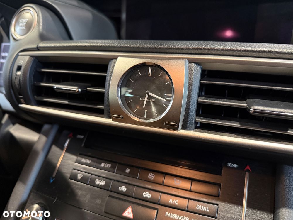 Lexus IS 200t Executive Line - 20