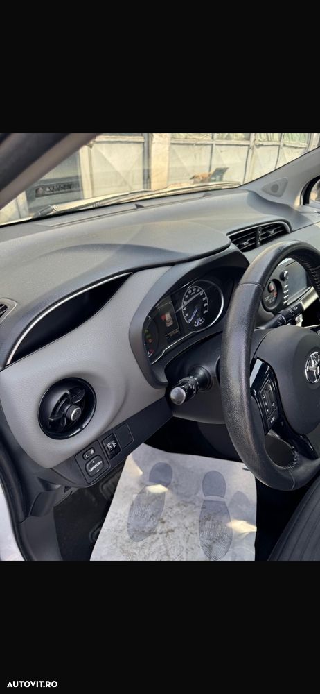 Toyota Yaris - 10
