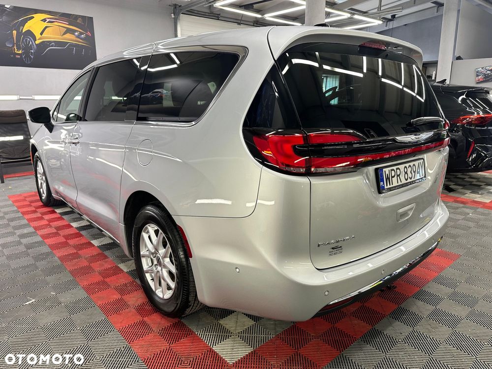 Chrysler Pacifica - 2