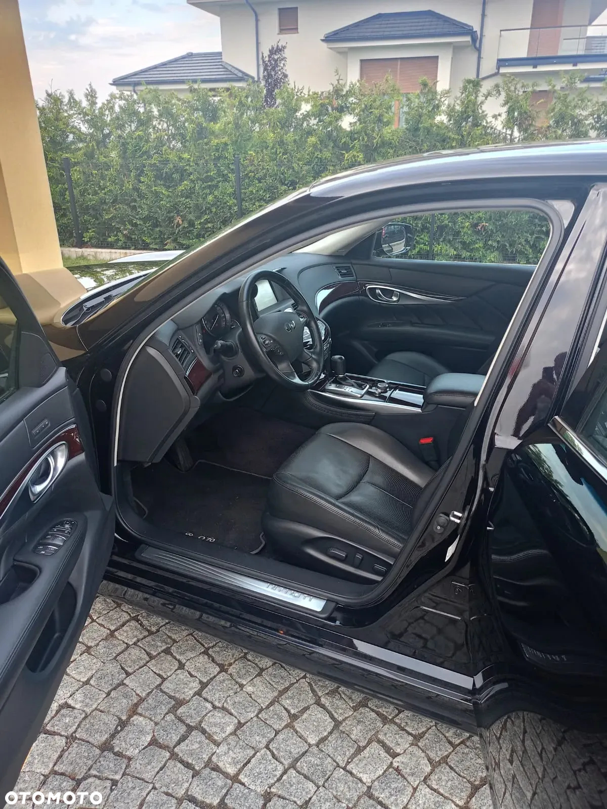 Infiniti Q70 2.2d - 13