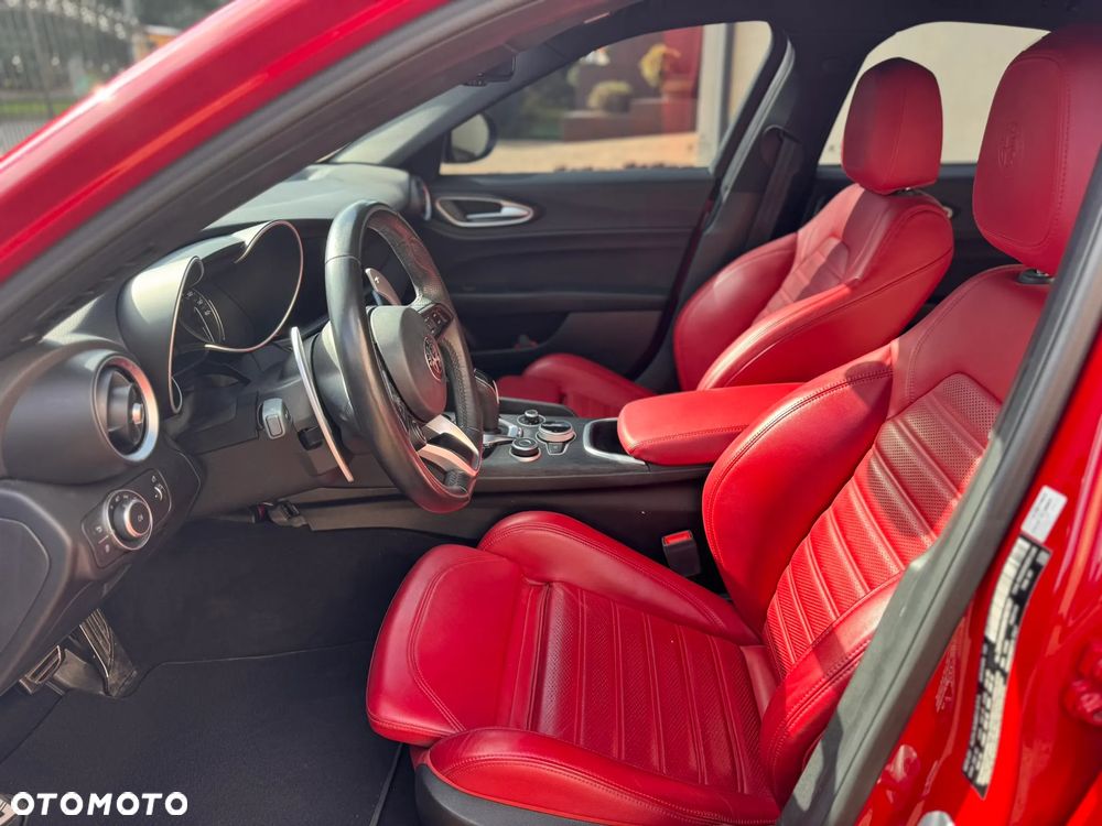 Alfa Romeo Giulia - 25