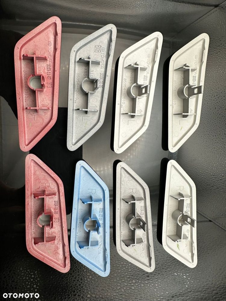 ZAŚLEPKA SPRYSKIWACZA LAMP RAV4 XA50 2018 - WSZYSTKIE KOLORY OEM TOYOTA - 12