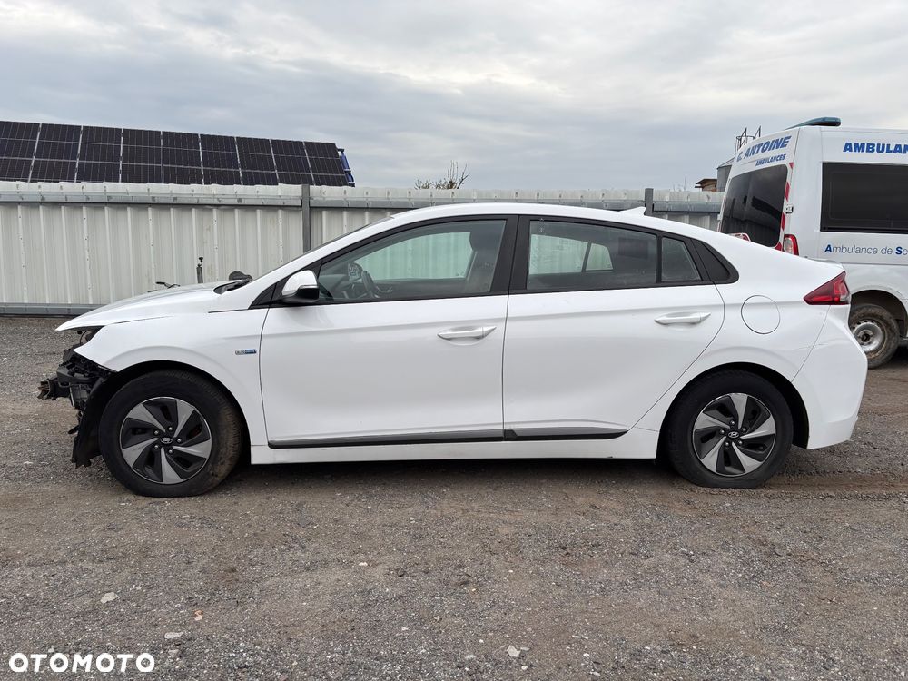 Hyundai IONIQ - 4