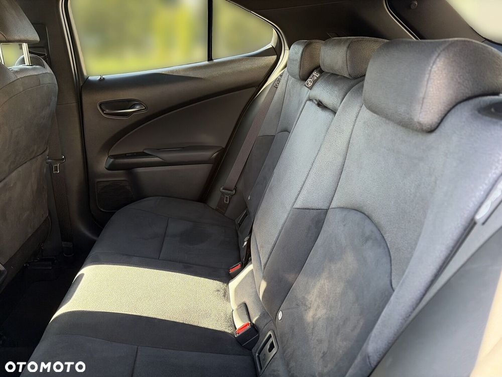 Lexus UX 300h Business - 13