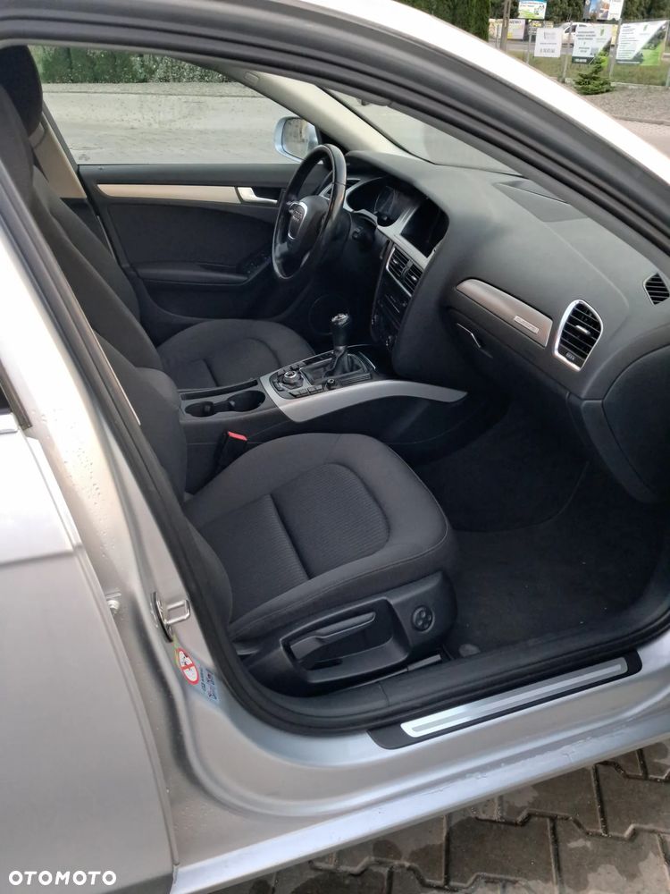 Audi A4 Limousine - 8