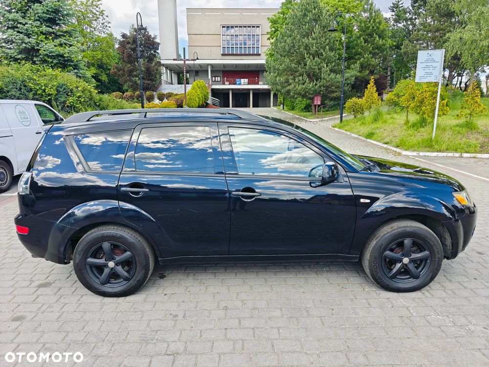 Mitsubishi Outlander 3.0 V6 XLS - 9