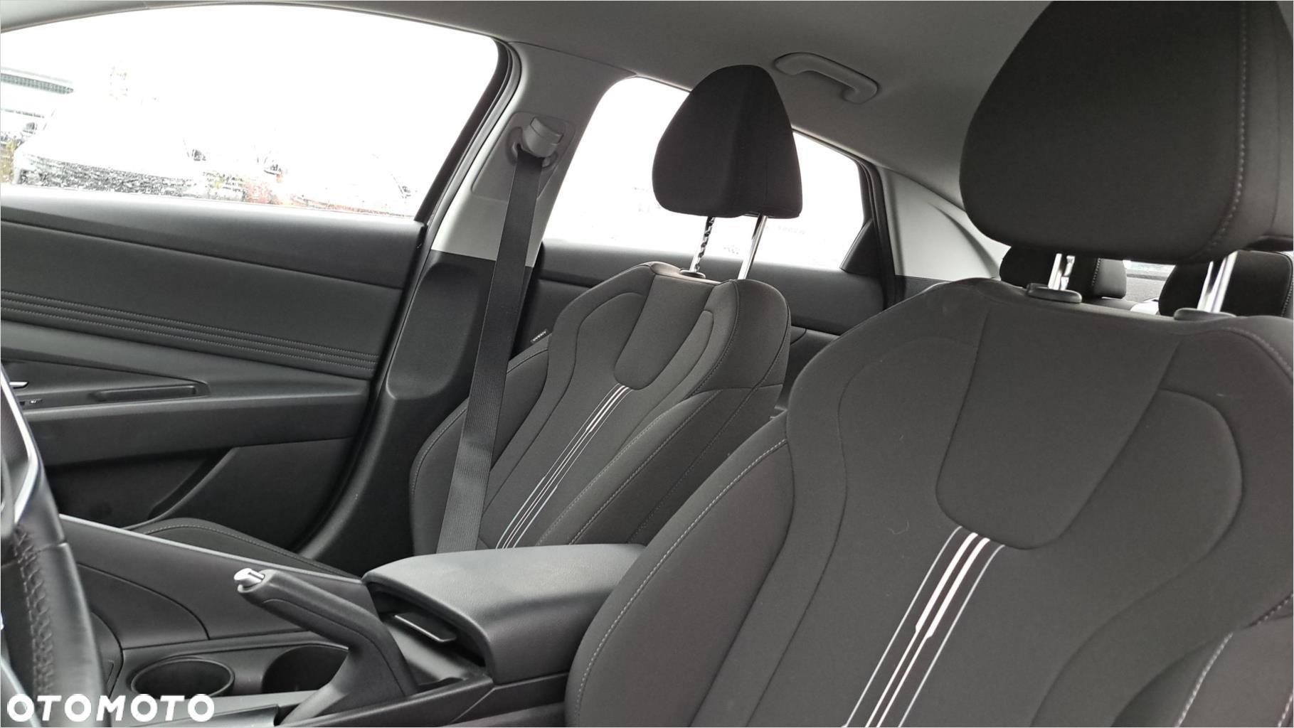 Hyundai Elantra - 11