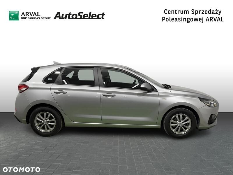 Hyundai i30 1.5 DPI Classic + - 7