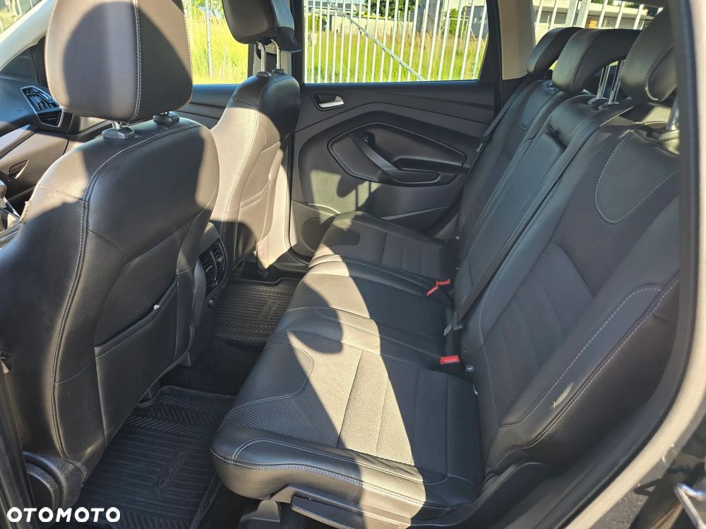 Ford Kuga 2.0 TDCi 2x4 Titanium - 17