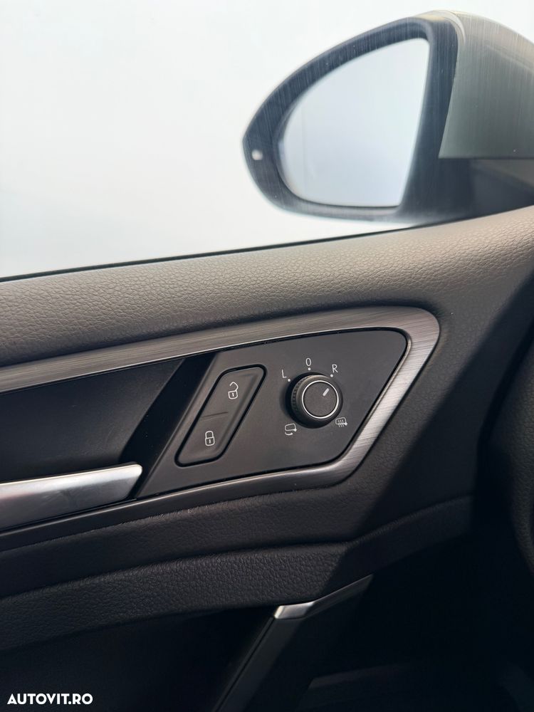 Volkswagen Golf - 28
