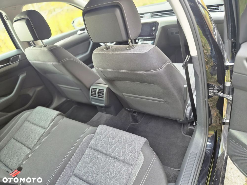 Volkswagen Passat - 15