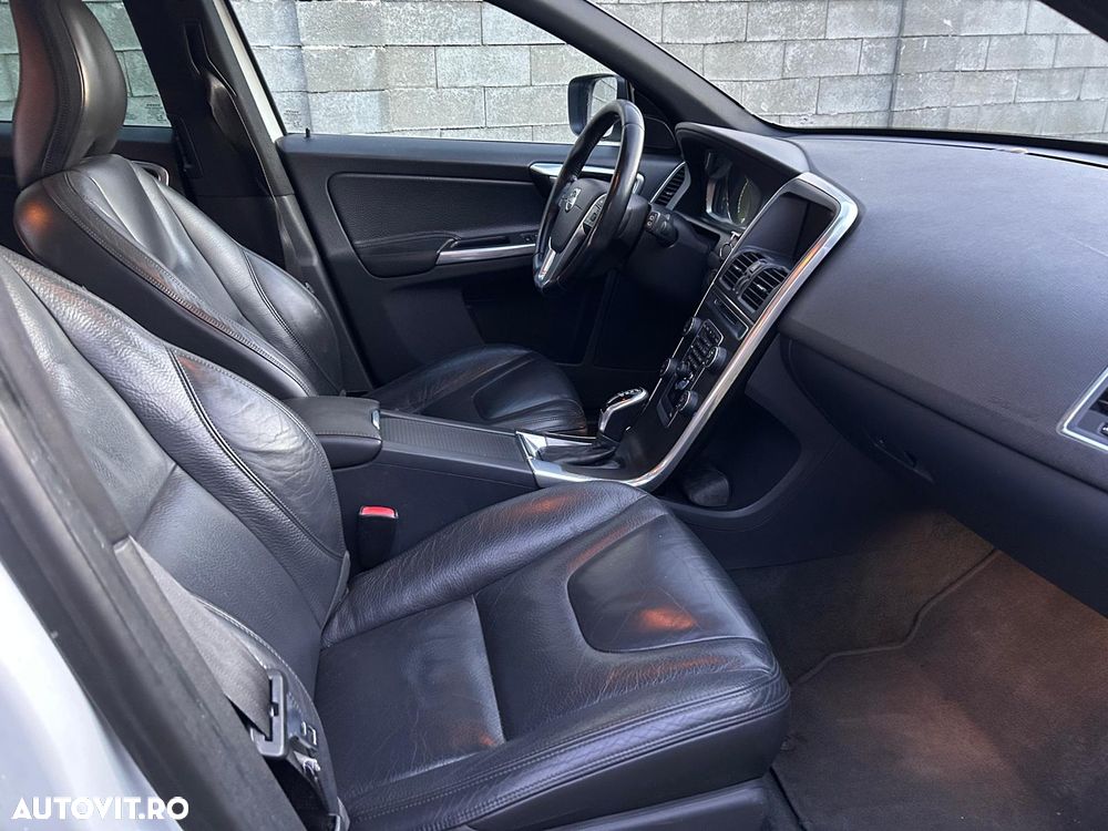 Volvo XC 60 D5 AWD Momentum - 7