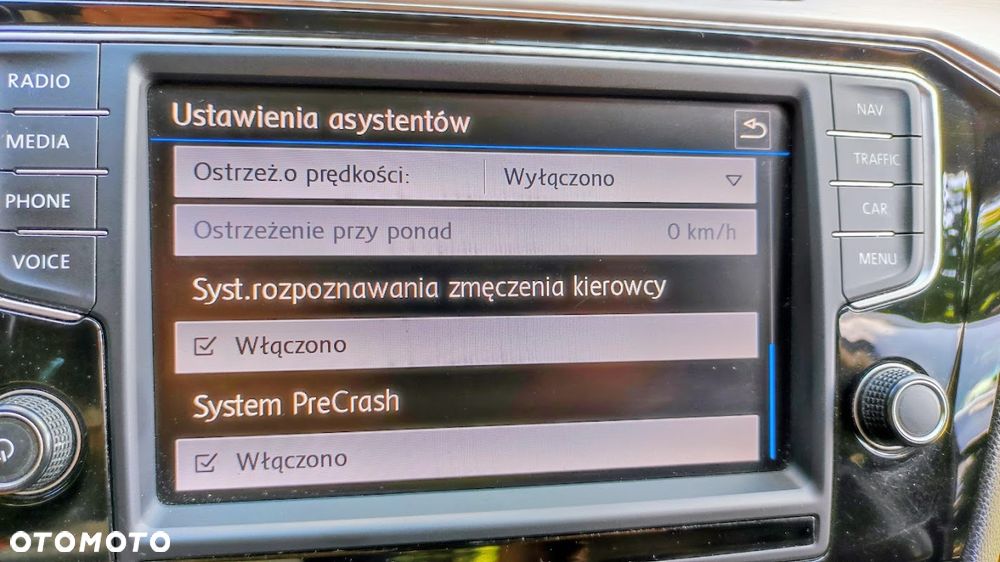 Volkswagen Passat 2.0 TDI SCR Highline - 25