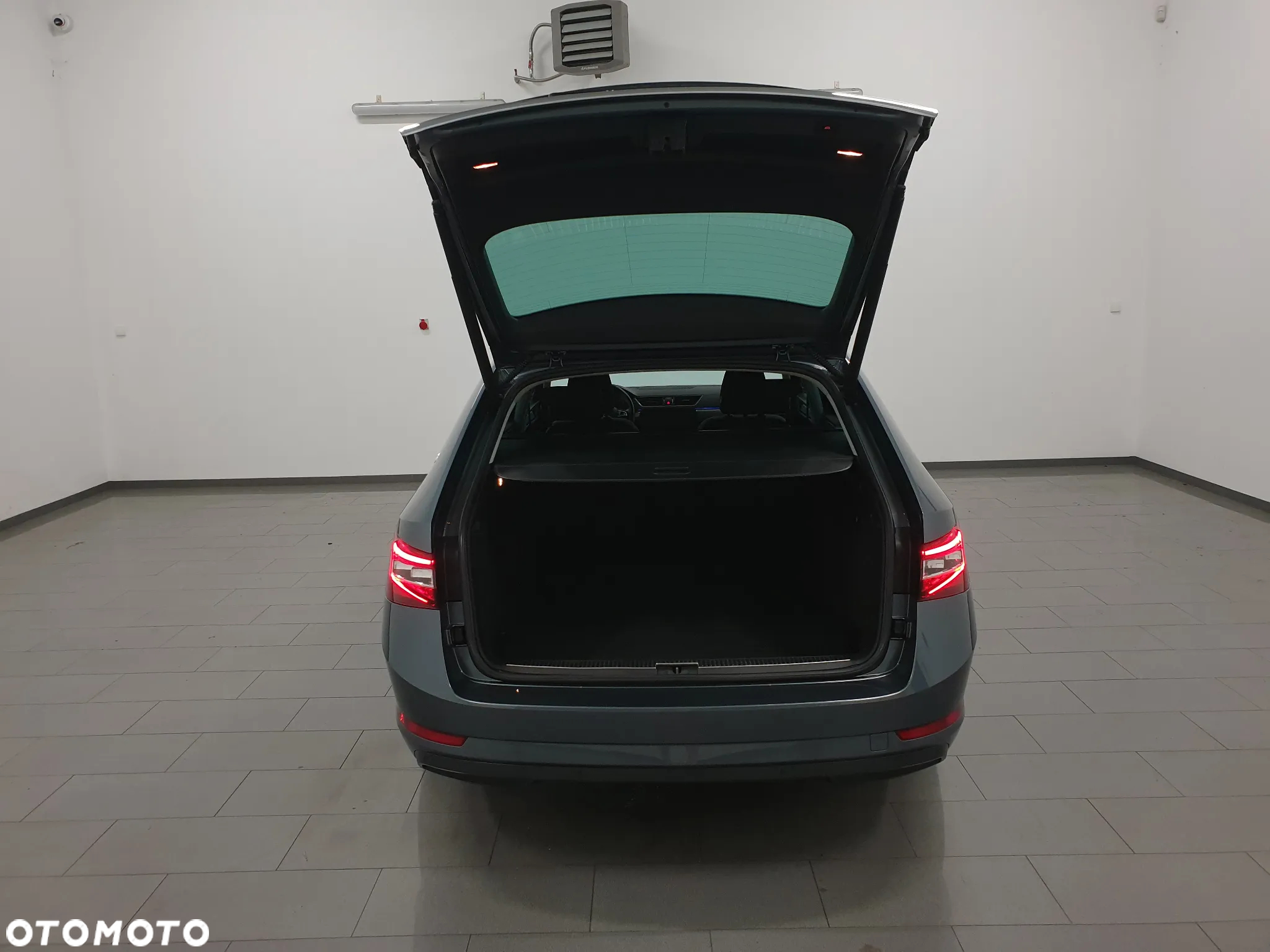 Skoda Superb 2.0 TDI Sportline DSG - 5