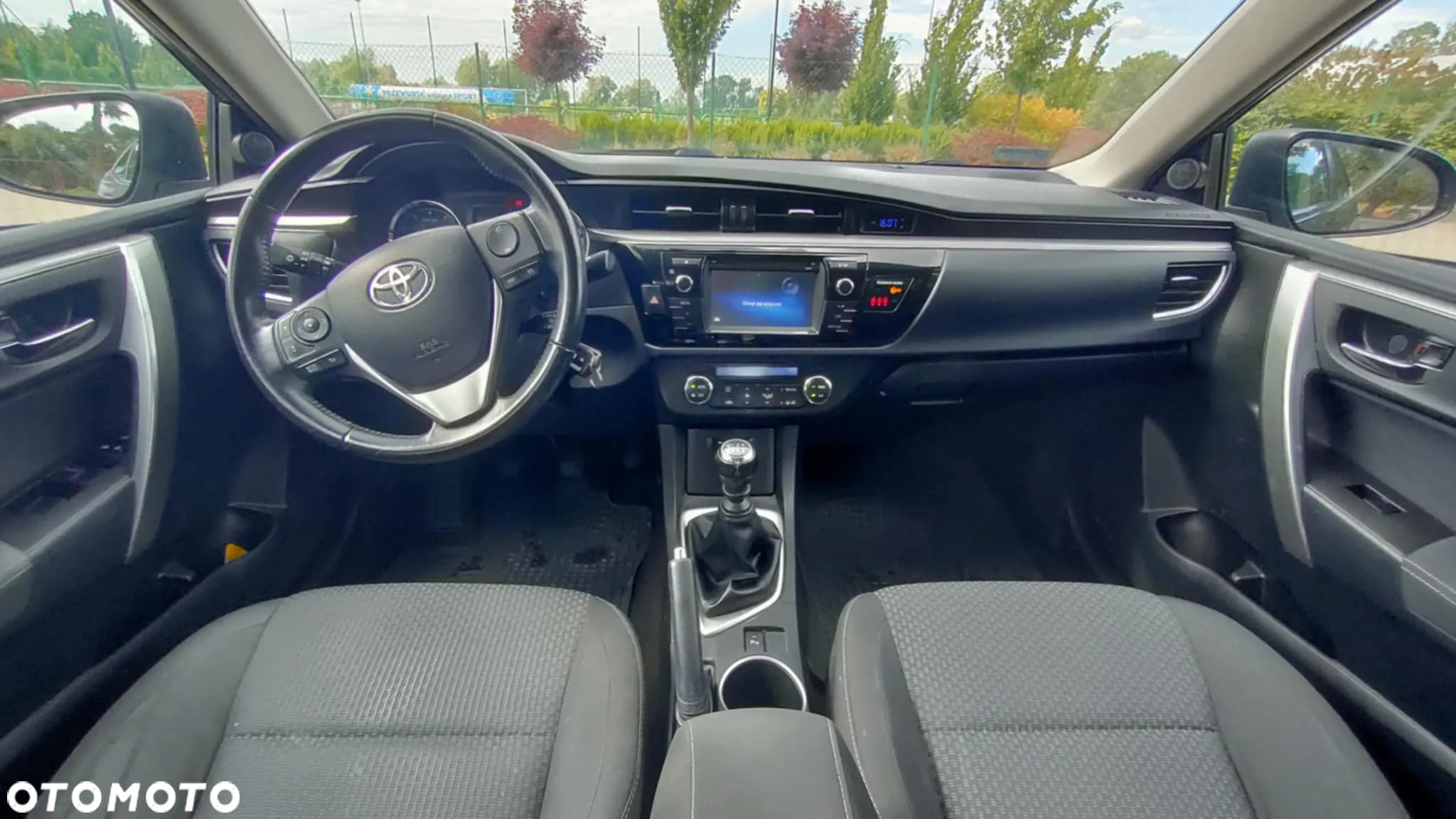 Toyota Corolla 1.6 Premium + - 5