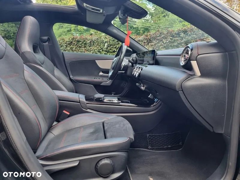 Mercedes-Benz CLA 220 4-Matic AMG Line 7G-DCT - 17