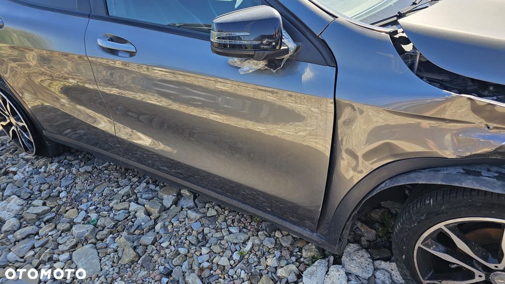 Mercedes-Benz GLA - 11