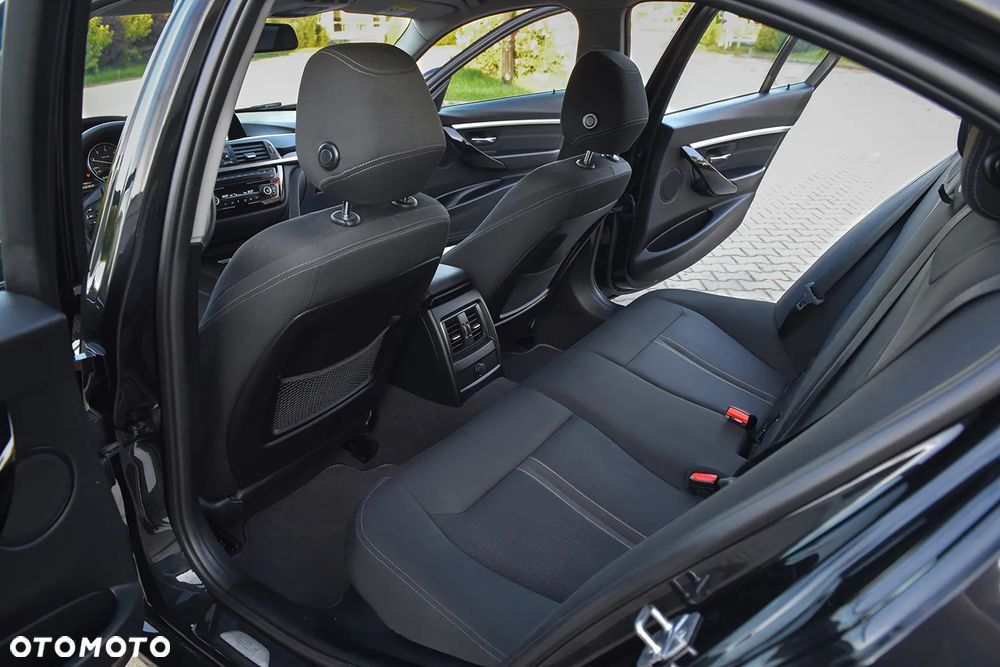 BMW Seria 3 - 34