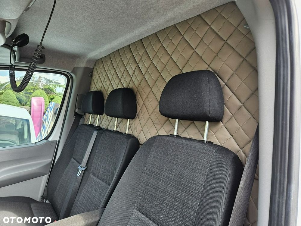Mercedes-Benz Sprinter - 13