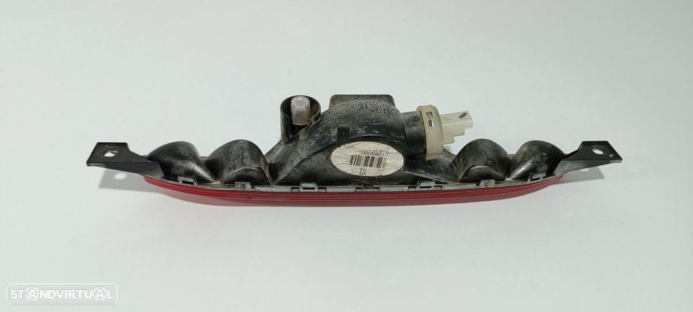 FAROLIM TRASEIRO CENTRAL PEUGEOT 208 ACCESS - 4