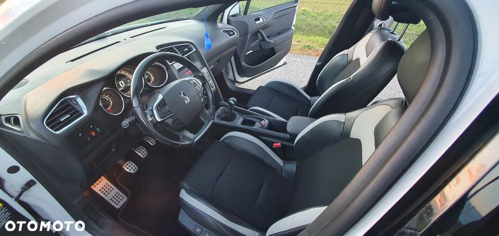 Citroën DS4 HDi 115 Chic - 11