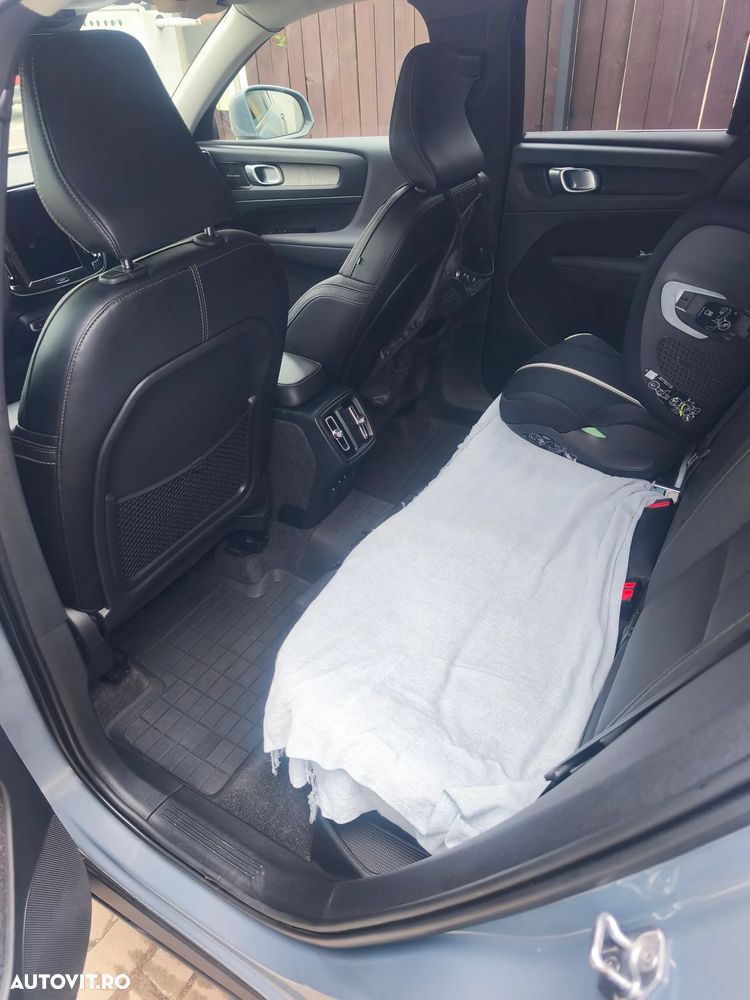 Volvo XC 40 B4 AT8 AWD Mild Hybrid Momentum Pro - 5